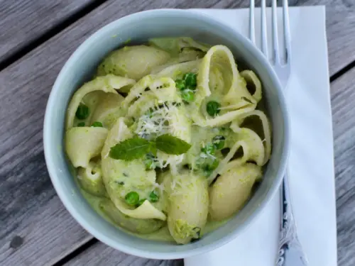 Pasta med erter og mynte