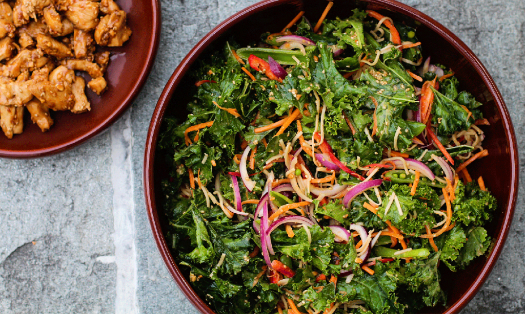 Grønnkålsalat med asiatisk dressing