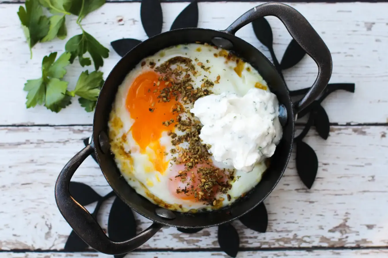 Bakte egg med labneh og zaatar