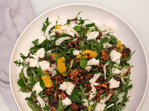Salat med appelsin, chevre og nøttecrunch