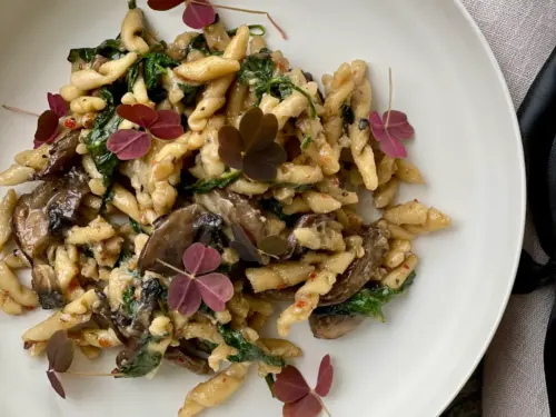 Creamy one pot pasta med sopp og spinat
