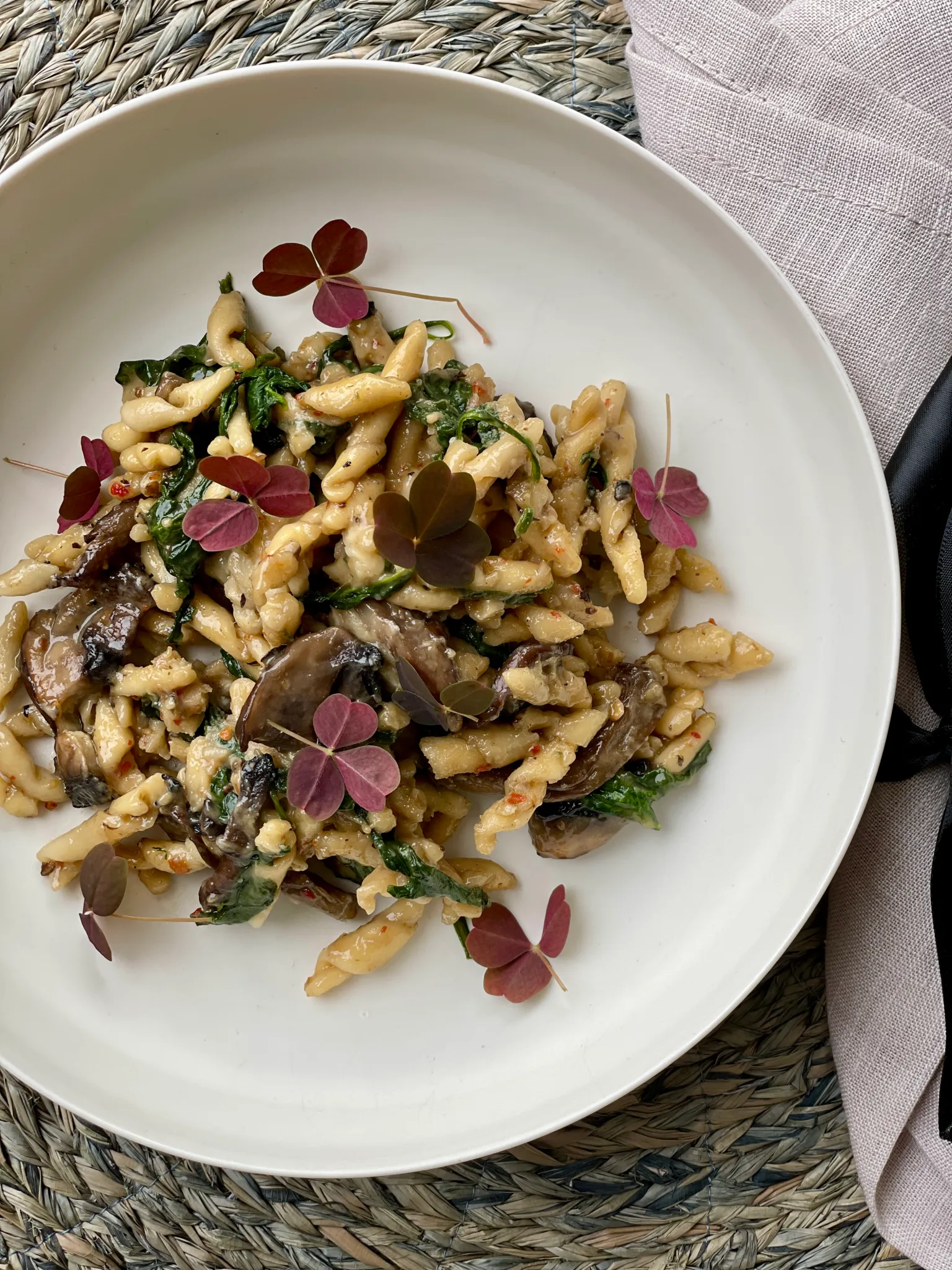 Creamy one pot pasta med sopp og spinat