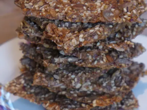 Hjemmelaget knekkebrød med frø