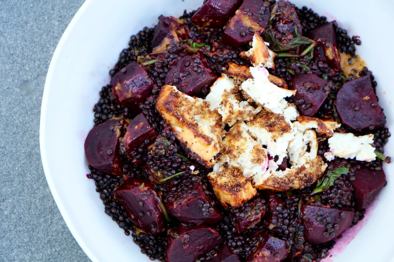 Belugalinser med rødbeter og ovnsbakt feta