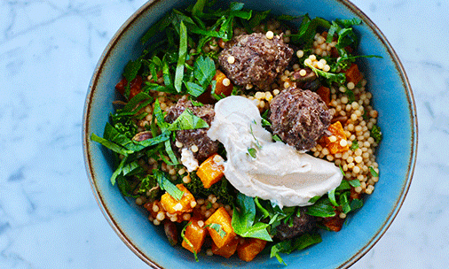 Kebabkjøttboller med perlecouscous, butternutgresskar og yoghurt