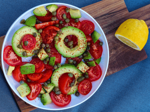tomatsalat med kapers og avokado