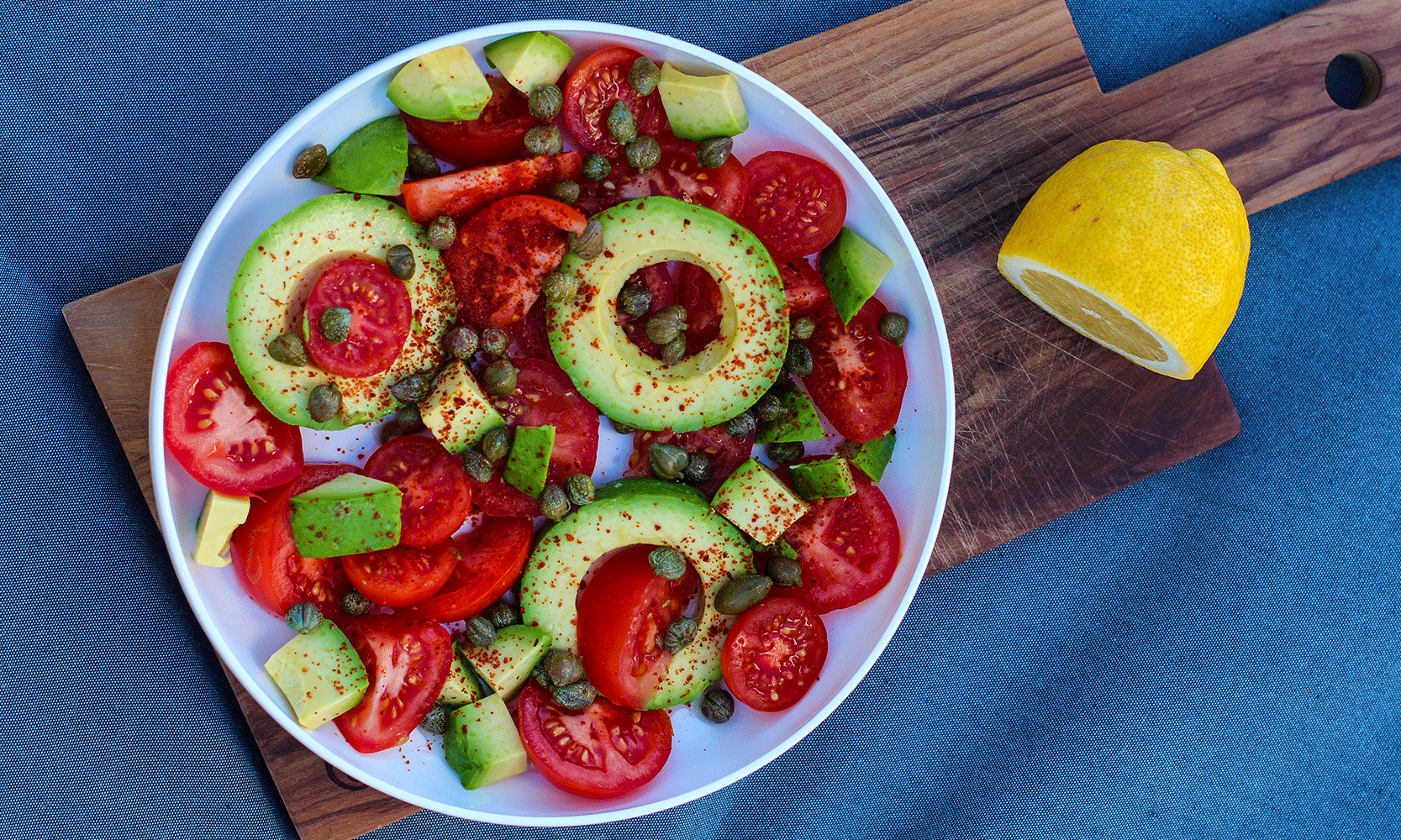 tomatsalat med kapers og avokado