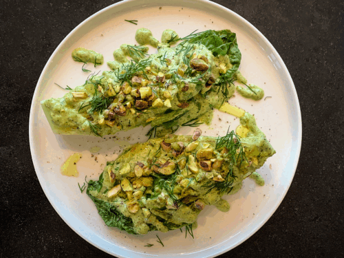 Varm hjertesalat med pistasjekrem