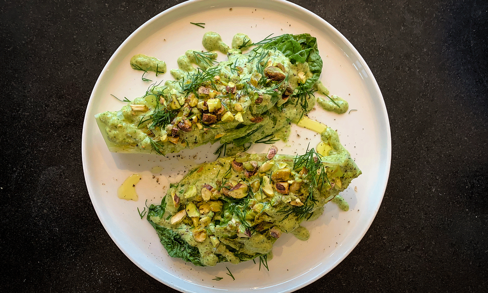 Varm hjertesalat med pistasjekrem