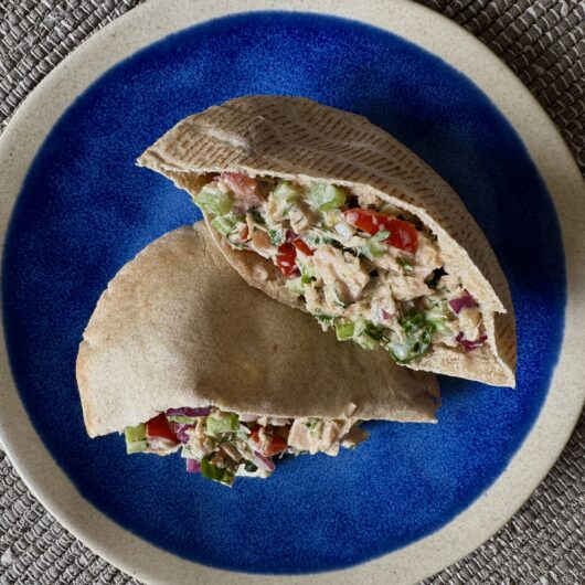 Tunfisksalat i pitabrød