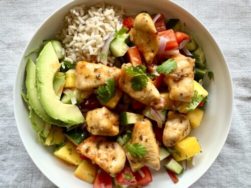 Kylling- og mangosalat med fullkornsris
